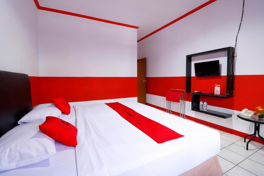Reddoorz Plus @ Samratulangi Manado Eksteriør billede