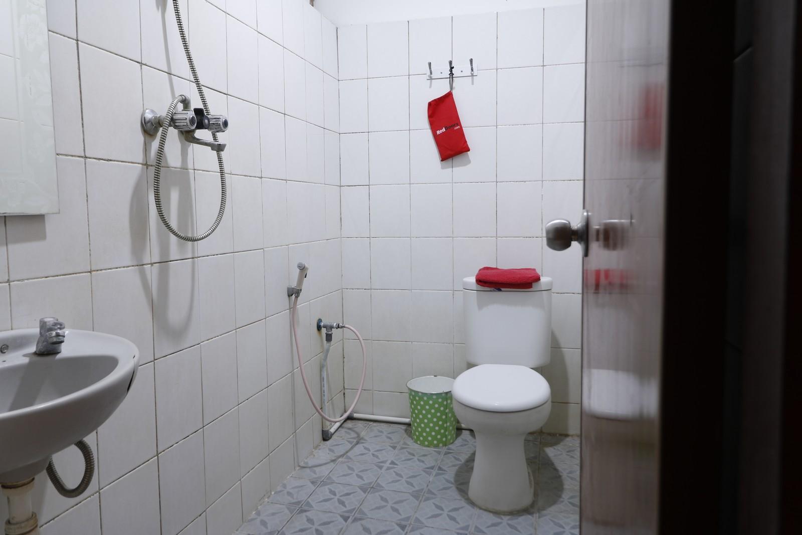 Reddoorz Plus @ Samratulangi Manado Eksteriør billede