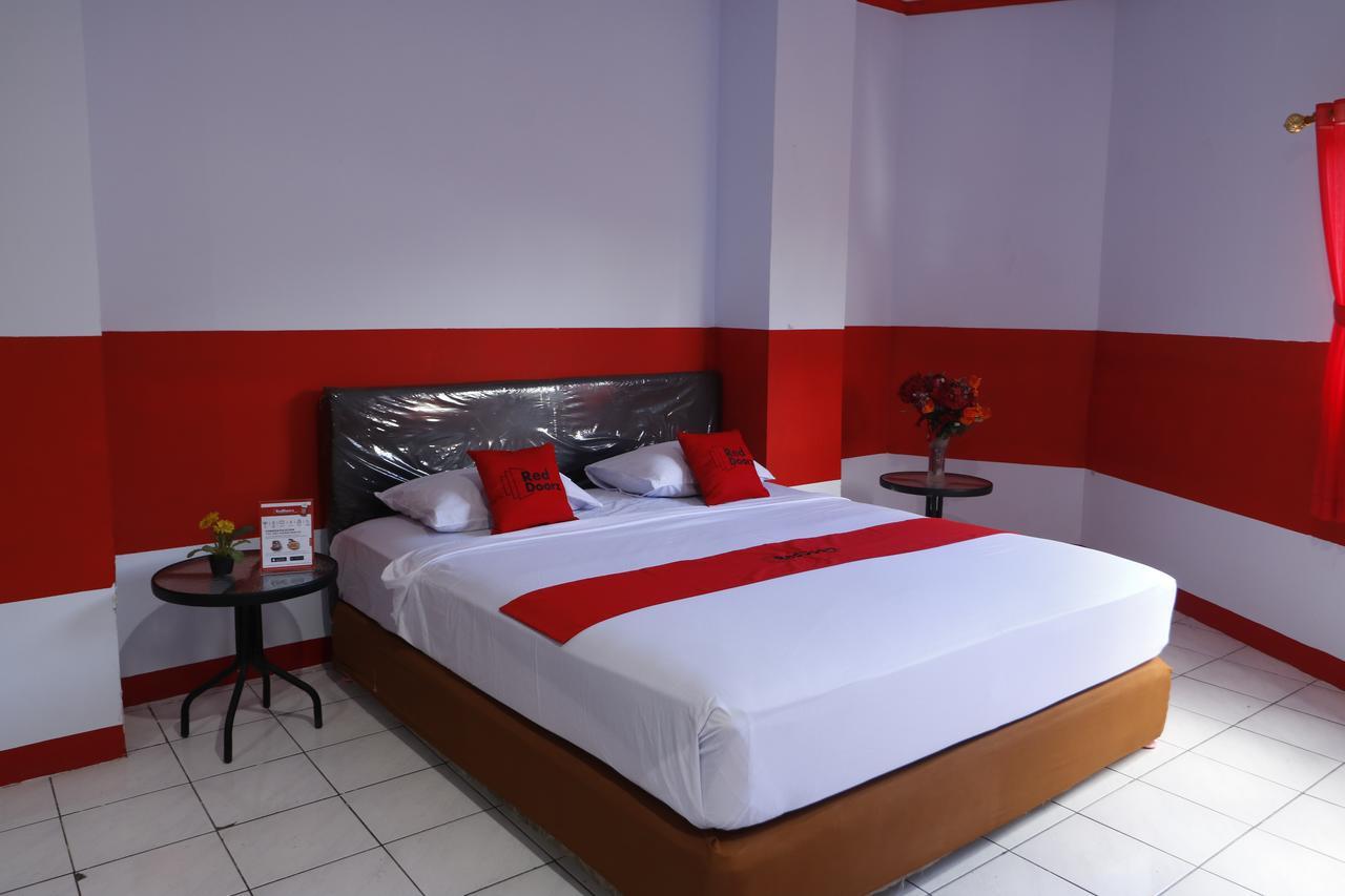 Reddoorz Plus @ Samratulangi Manado Eksteriør billede