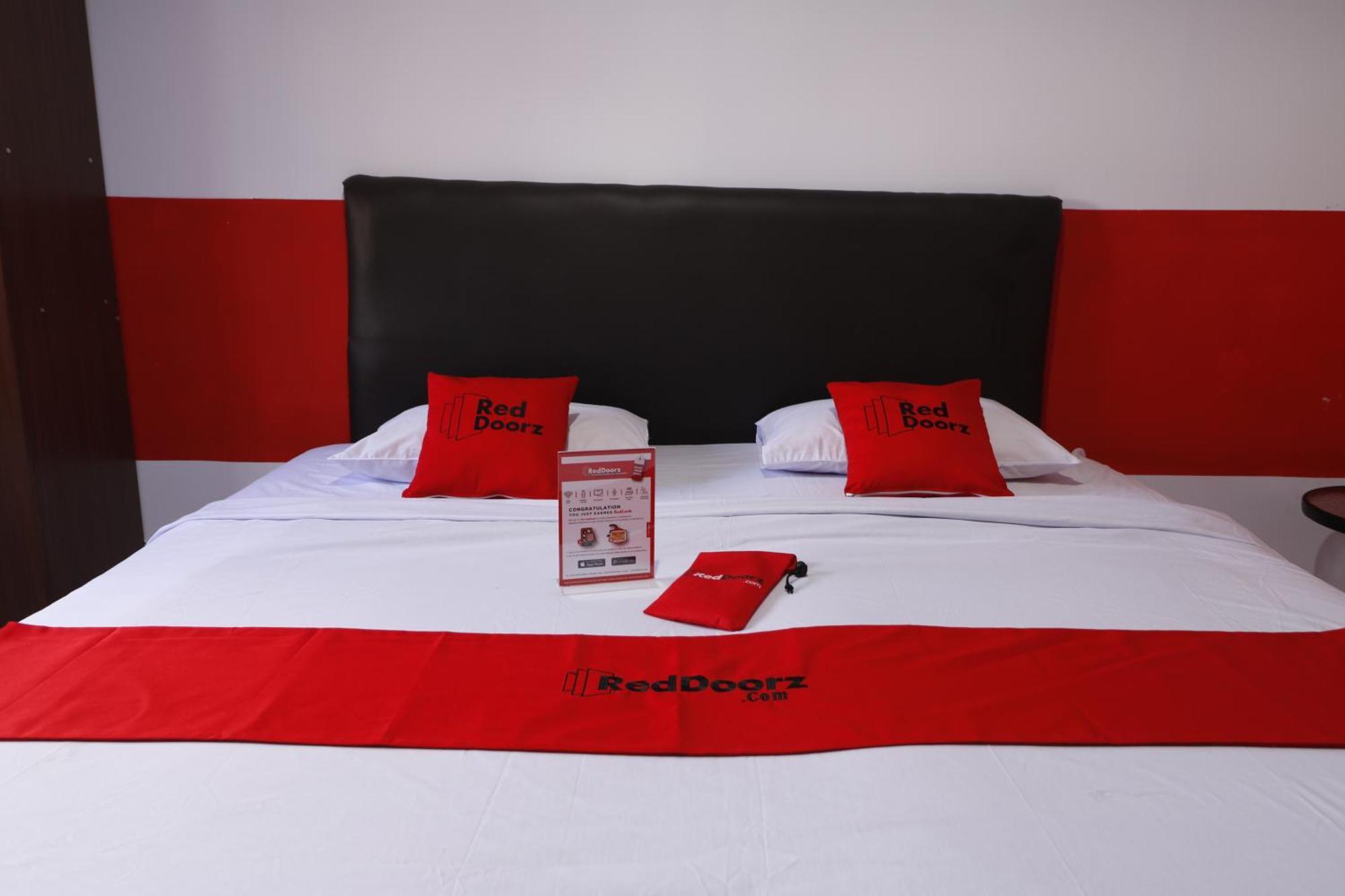 Reddoorz Plus @ Samratulangi Manado Eksteriør billede