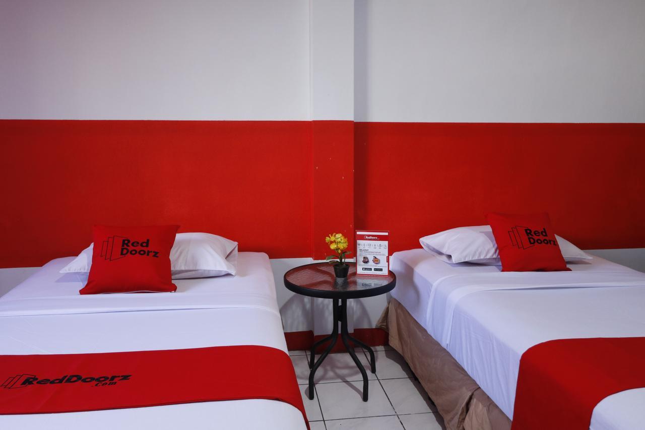 Reddoorz Plus @ Samratulangi Manado Eksteriør billede