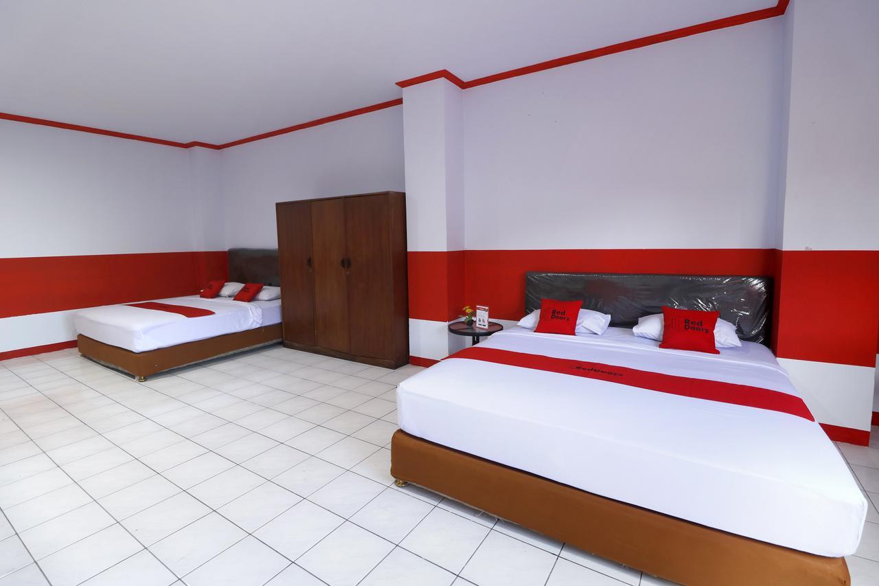 Reddoorz Plus @ Samratulangi Manado Eksteriør billede