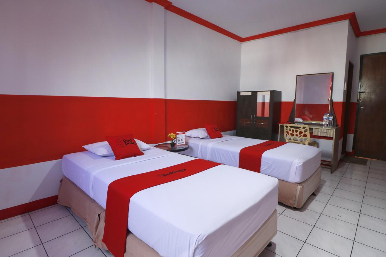 Reddoorz Plus @ Samratulangi Manado Eksteriør billede