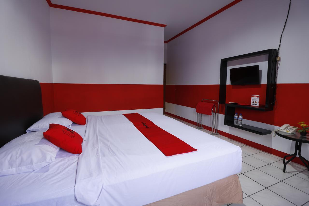 Reddoorz Plus @ Samratulangi Manado Eksteriør billede