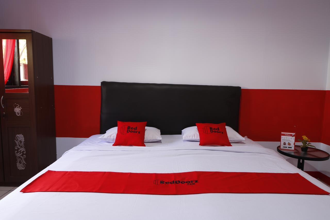 Reddoorz Plus @ Samratulangi Manado Eksteriør billede
