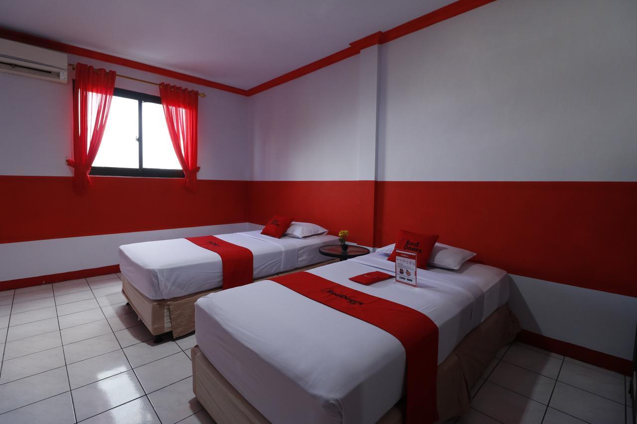 Reddoorz Plus @ Samratulangi Manado Eksteriør billede