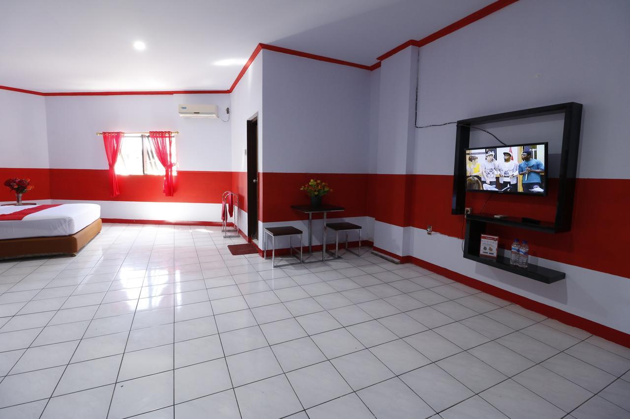 Reddoorz Plus @ Samratulangi Manado Eksteriør billede